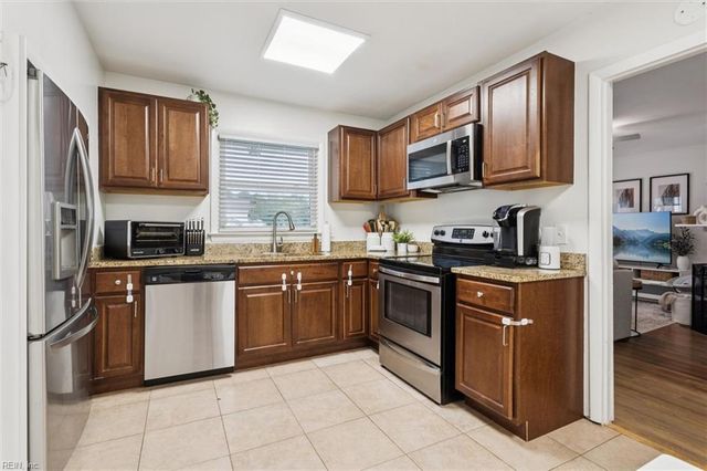 179 Bret Harte DR, Newport News, VA 23602