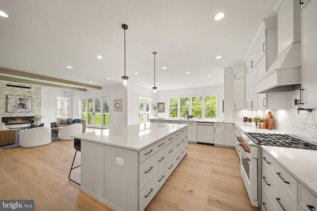 9437 OLD COURTHOUSE RD, Vienna, VA 22182