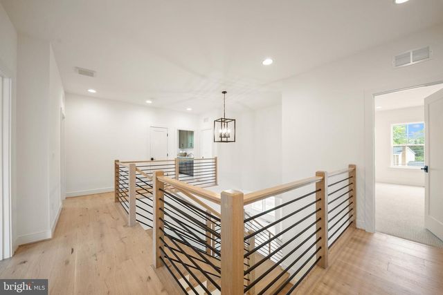 9437 OLD COURTHOUSE RD, Vienna, VA 22182