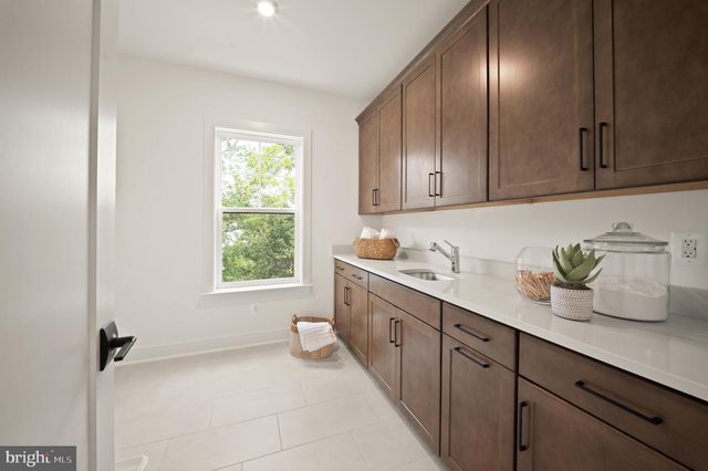 9437 OLD COURTHOUSE RD, Vienna, VA 22182