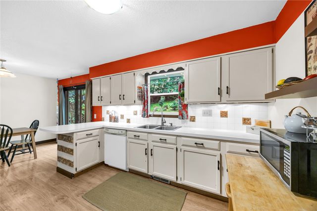 2623 Westwood Drive NW, Cedar Rapids, IA 52405
