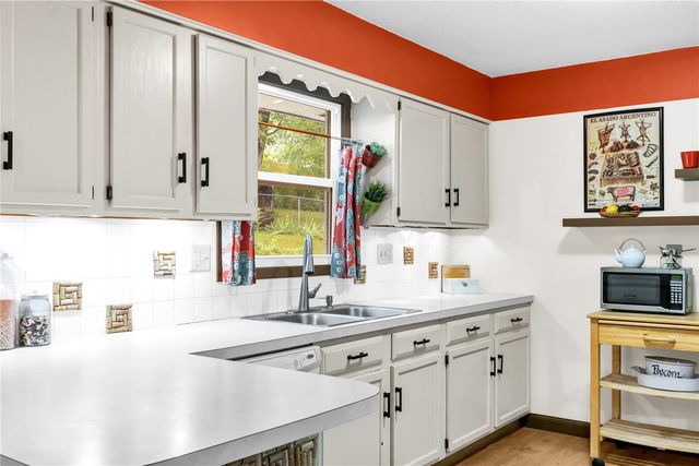2623 Westwood Drive NW, Cedar Rapids, IA 52405