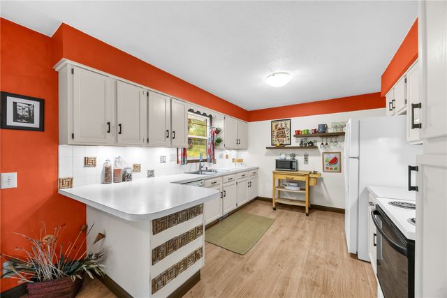 2623 Westwood Drive NW, Cedar Rapids, IA 52405