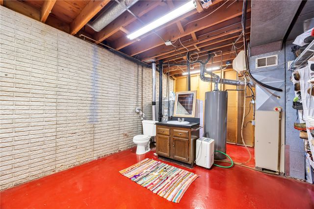 2623 Westwood Drive NW, Cedar Rapids, IA 52405