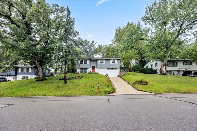 2623 Westwood Drive NW, Cedar Rapids, IA 52405