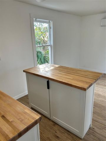 2443 4TH AVENUE N, St Petersburg, FL 33713