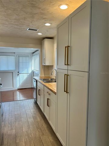 2443 4TH AVENUE N, St Petersburg, FL 33713
