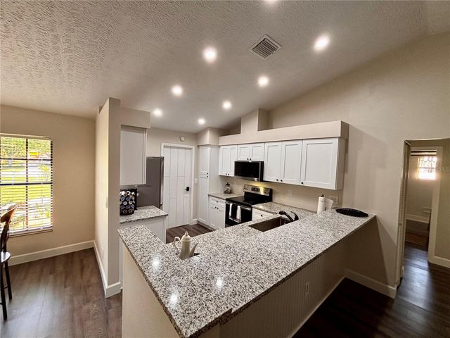 6104 26TH AVENUE E, Bradenton, FL 34208