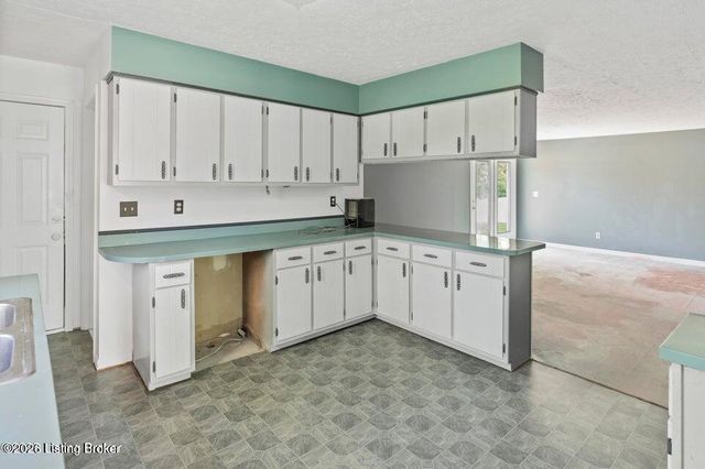 360 Pumpkin Rd, Shepherdsville, KY 40165