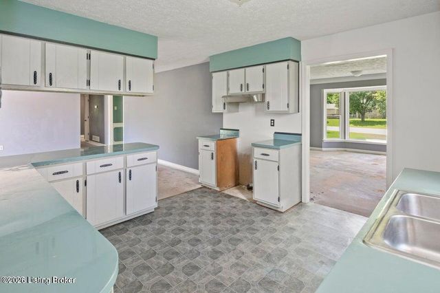 360 Pumpkin Rd, Shepherdsville, KY 40165