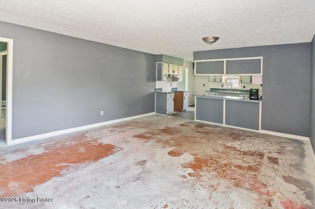 360 Pumpkin Rd, Shepherdsville, KY 40165