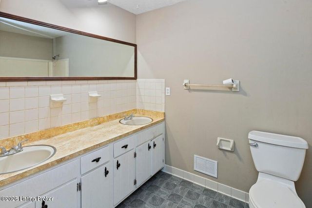 360 Pumpkin Rd, Shepherdsville, KY 40165