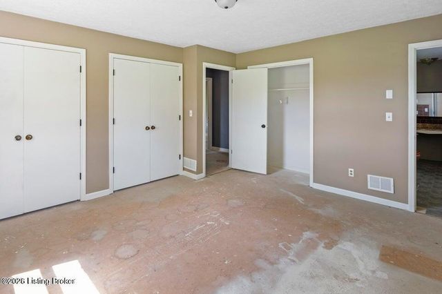 360 Pumpkin Rd, Shepherdsville, KY 40165