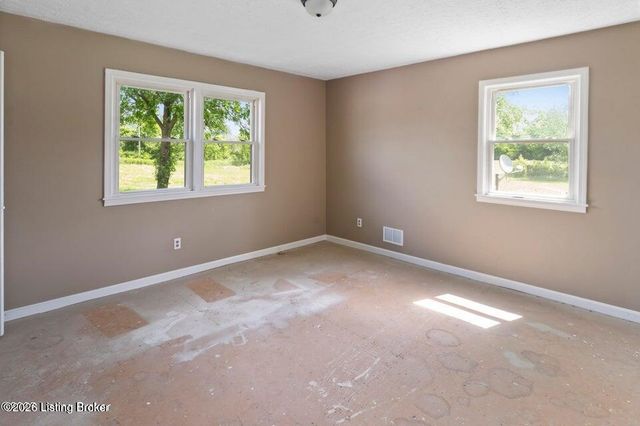 360 Pumpkin Rd, Shepherdsville, KY 40165