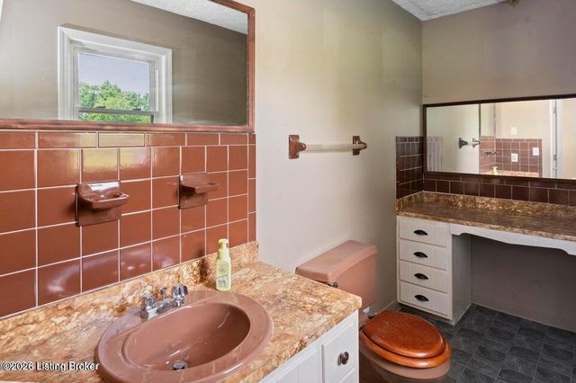 360 Pumpkin Rd, Shepherdsville, KY 40165