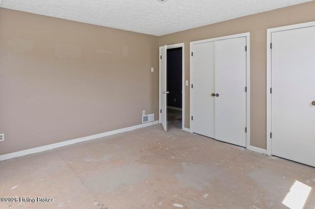 360 Pumpkin Rd, Shepherdsville, KY 40165