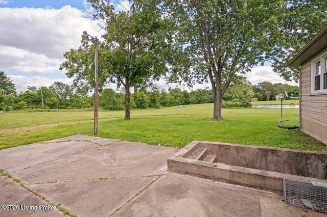 360 Pumpkin Rd, Shepherdsville, KY 40165