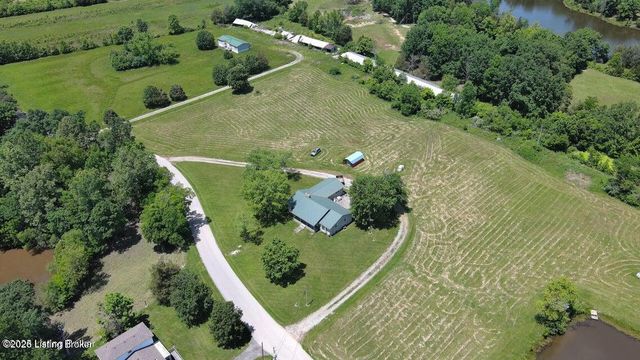 360 Pumpkin Rd, Shepherdsville, KY 40165