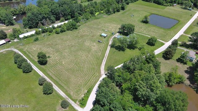 360 Pumpkin Rd, Shepherdsville, KY 40165