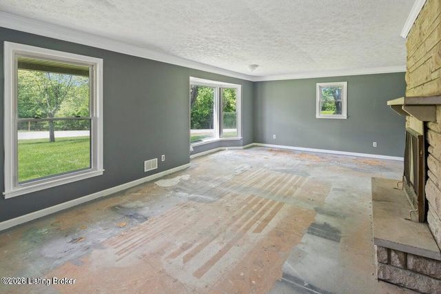 360 Pumpkin Rd, Shepherdsville, KY 40165