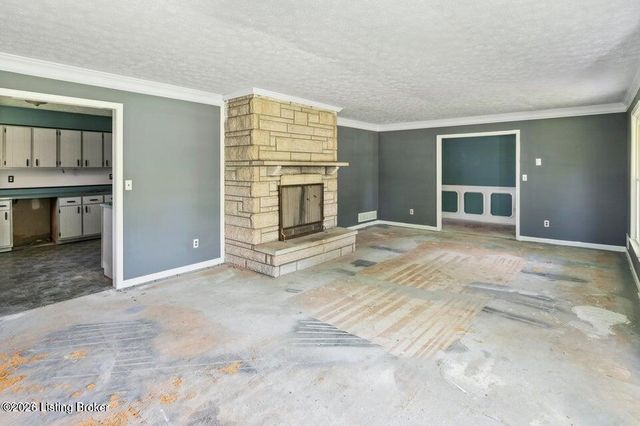 360 Pumpkin Rd, Shepherdsville, KY 40165