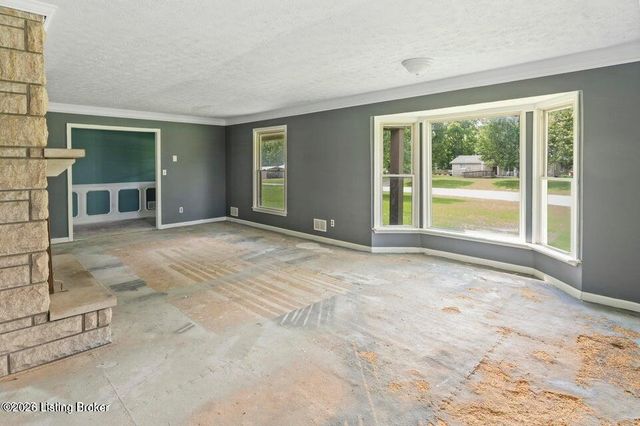 360 Pumpkin Rd, Shepherdsville, KY 40165