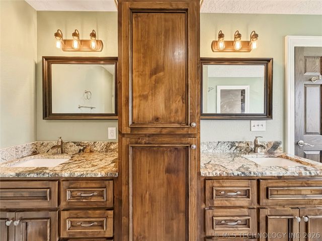 8770 W Gassaway, Hulbert, OK 74441