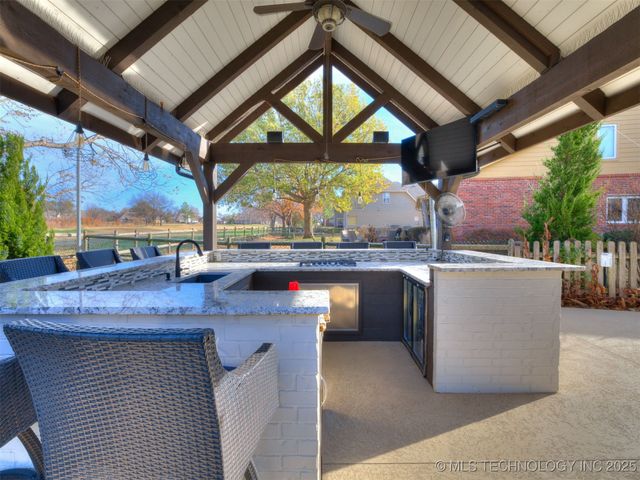 3413 N Narcissus Avenue, Broken Arrow, OK 74012