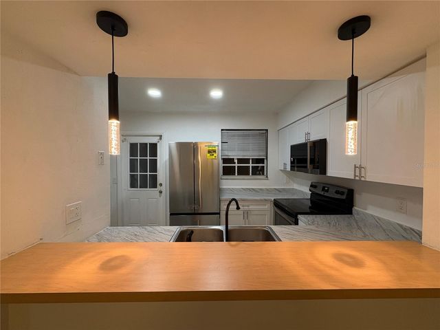 13870 STONE MILL WAY, Tampa, FL 33613