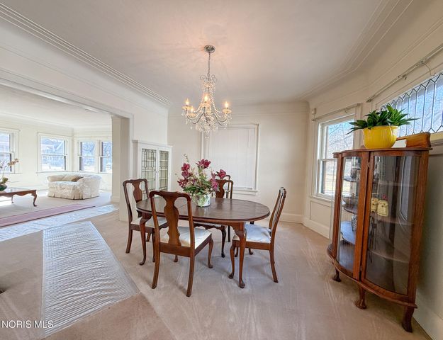 2520 Robinwood Avenue, Toledo, OH 43610