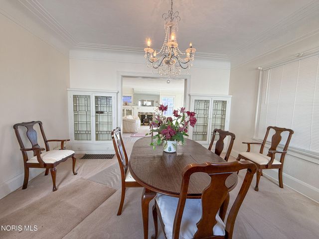 2520 Robinwood Avenue, Toledo, OH 43610