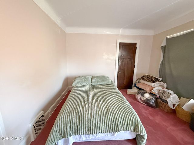 2520 Robinwood Avenue, Toledo, OH 43610