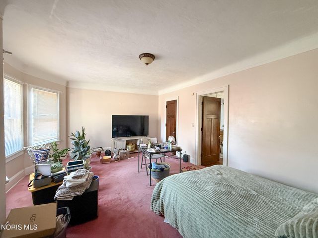 2520 Robinwood Avenue, Toledo, OH 43610