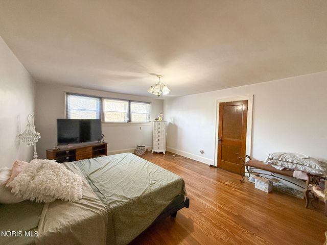 2520 Robinwood Avenue, Toledo, OH 43610