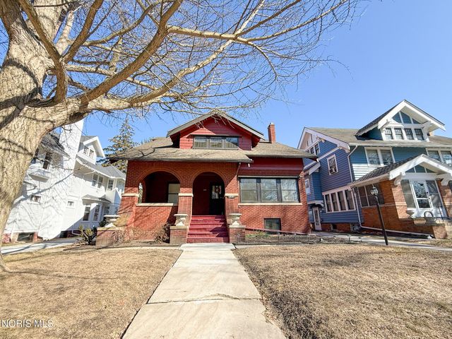 2520 Robinwood Avenue, Toledo, OH 43610