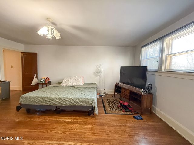 2520 Robinwood Avenue, Toledo, OH 43610