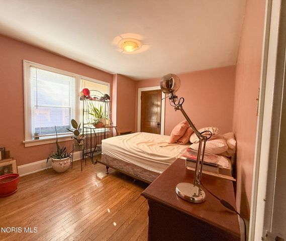 2520 Robinwood Avenue, Toledo, OH 43610