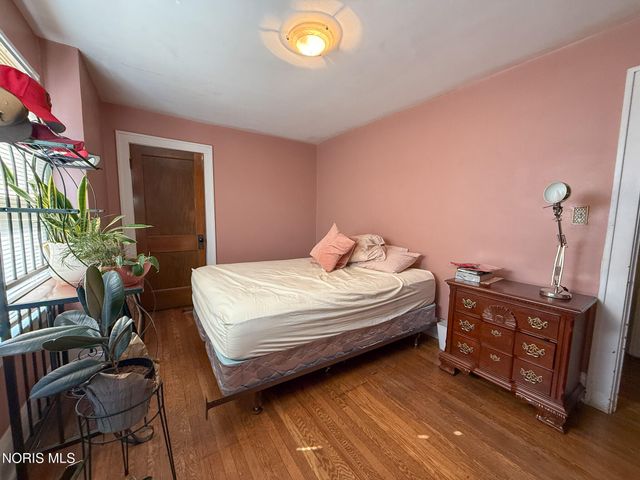 2520 Robinwood Avenue, Toledo, OH 43610