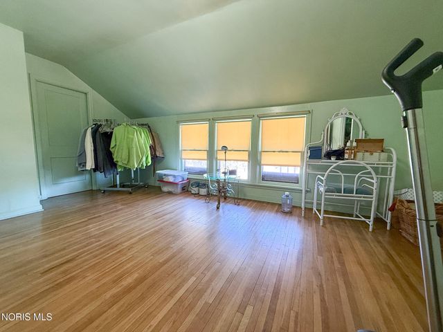 2520 Robinwood Avenue, Toledo, OH 43610