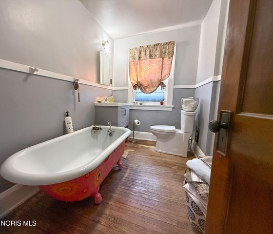 2520 Robinwood Avenue, Toledo, OH 43610