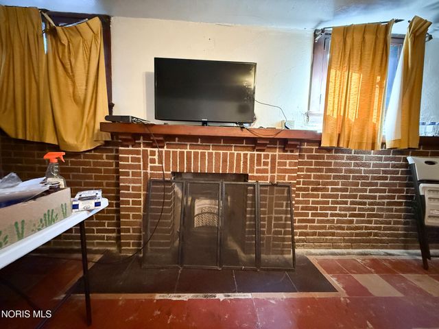 2520 Robinwood Avenue, Toledo, OH 43610