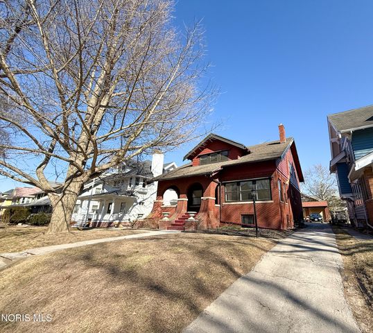 2520 Robinwood Avenue, Toledo, OH 43610