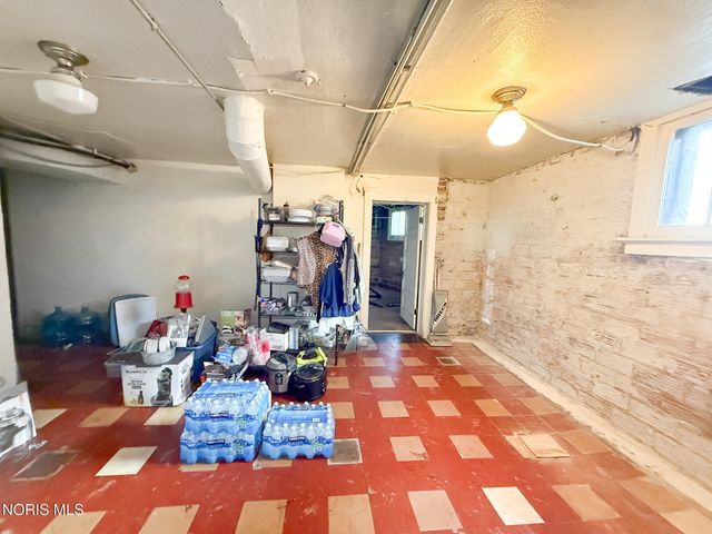 2520 Robinwood Avenue, Toledo, OH 43610