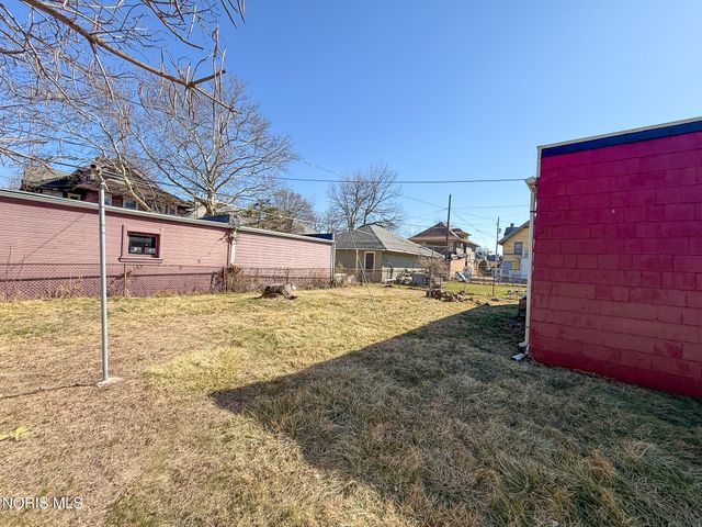 2520 Robinwood Avenue, Toledo, OH 43610