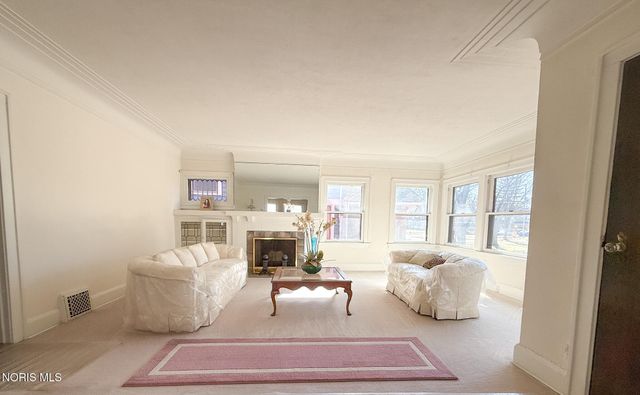 2520 Robinwood Avenue, Toledo, OH 43610