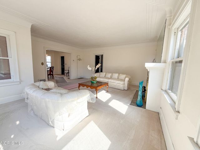 2520 Robinwood Avenue, Toledo, OH 43610