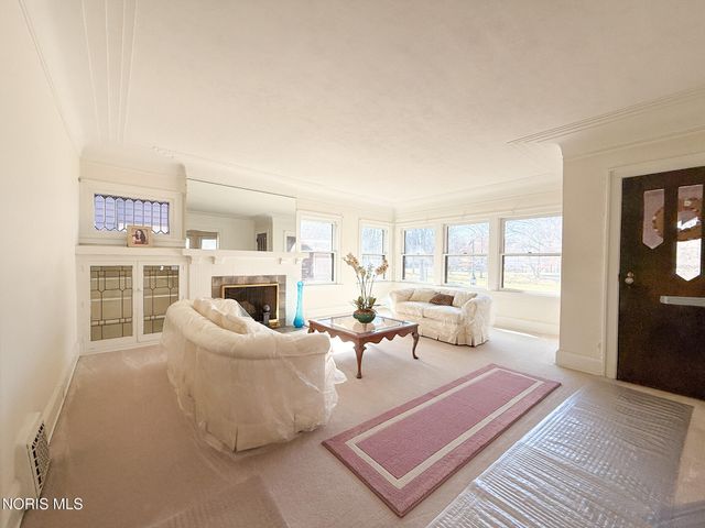 2520 Robinwood Avenue, Toledo, OH 43610