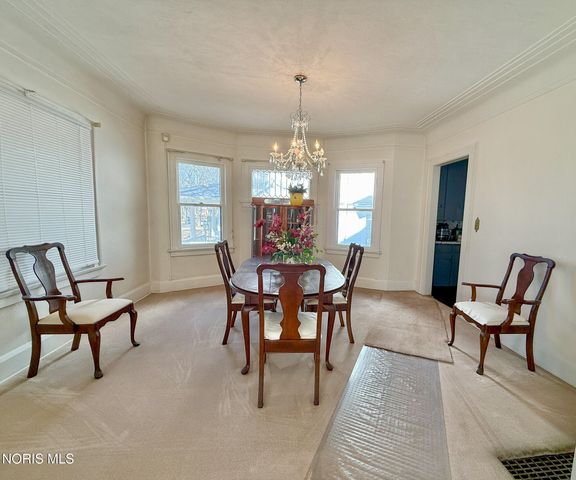 2520 Robinwood Avenue, Toledo, OH 43610