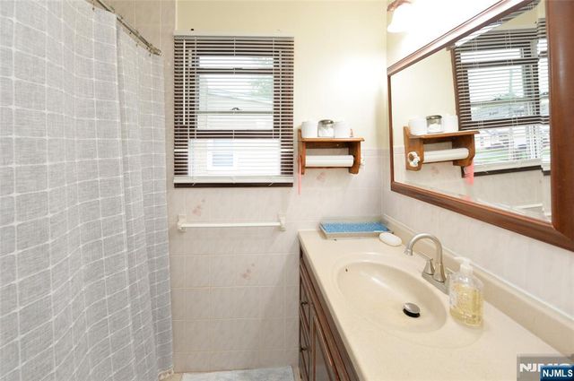 11-01 1st Street, Fair Lawn, NJ 07410