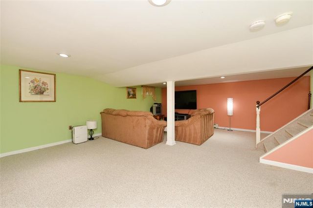 11-01 1st Street, Fair Lawn, NJ 07410